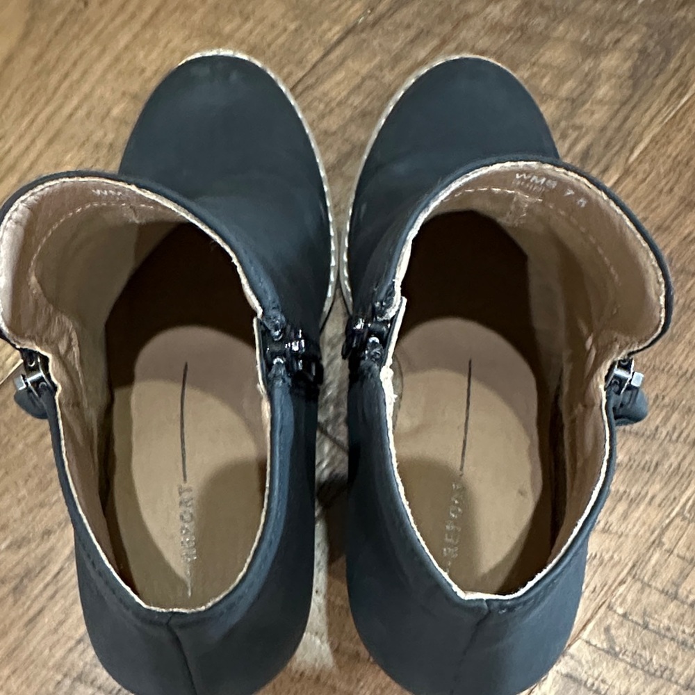 Report Black Ankle Booties with Tan Wedge - Picture 5 of 6